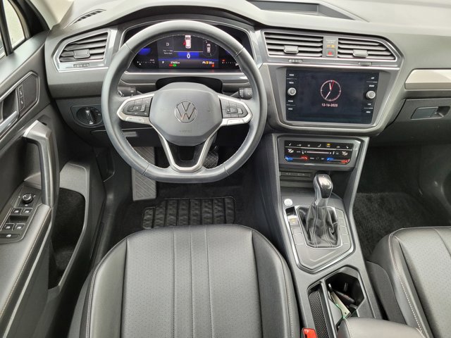 Used 2022 Volkswagen Tiguan SE image 13
