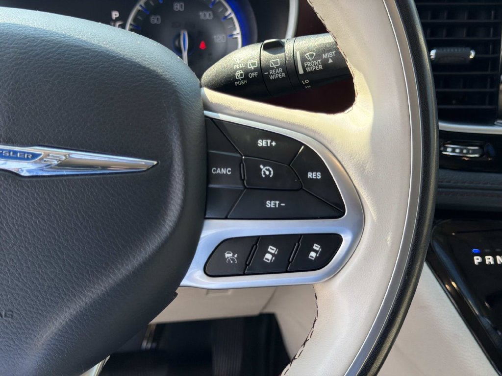 Used 2020 Chrysler Pacifica Limited w/ Advanced Safetytec Group FWD image 27