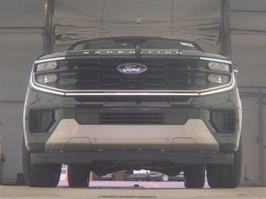 Certified 2025 Ford Expedition Platinum w/ Driver's Package AWD/4WD image 2