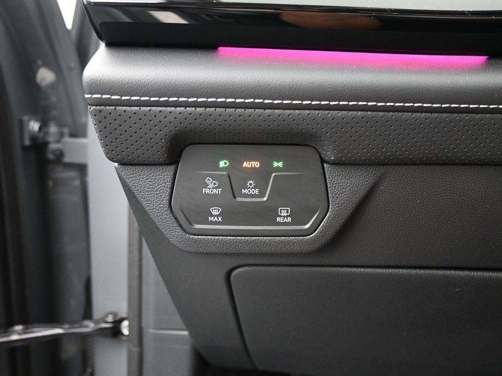 Used 2025 Volkswagen Atlas SEL image 13