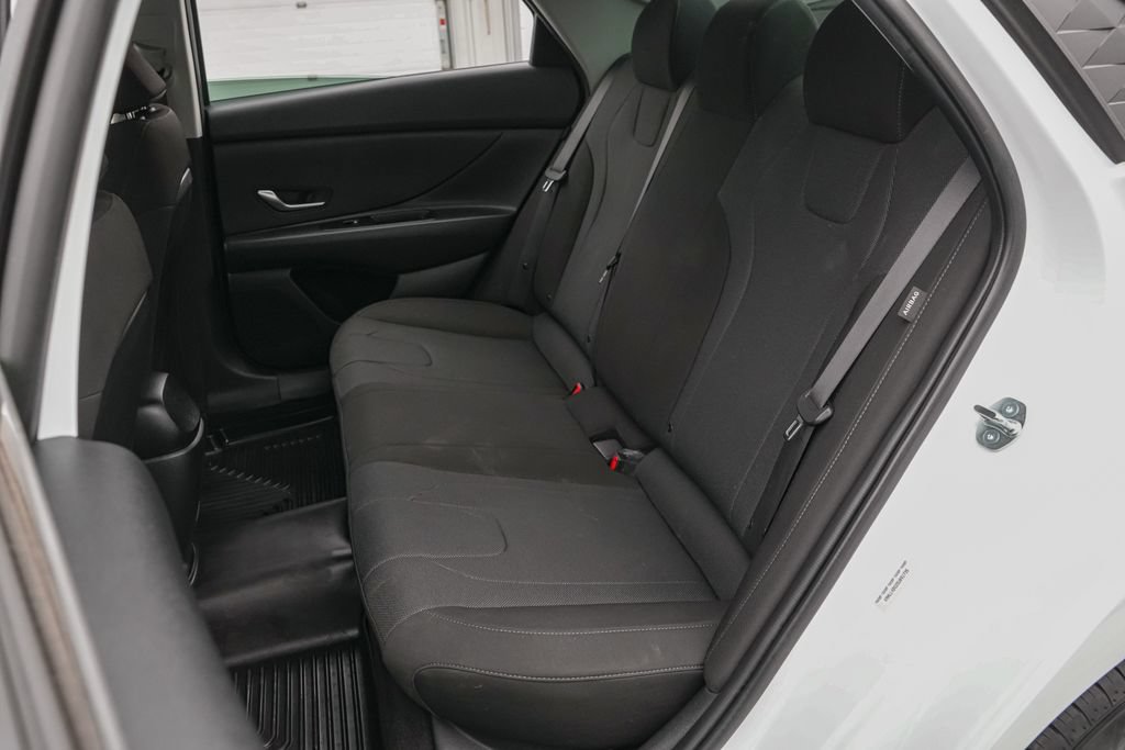 Used 2025 Hyundai Elantra SE FWD image 19