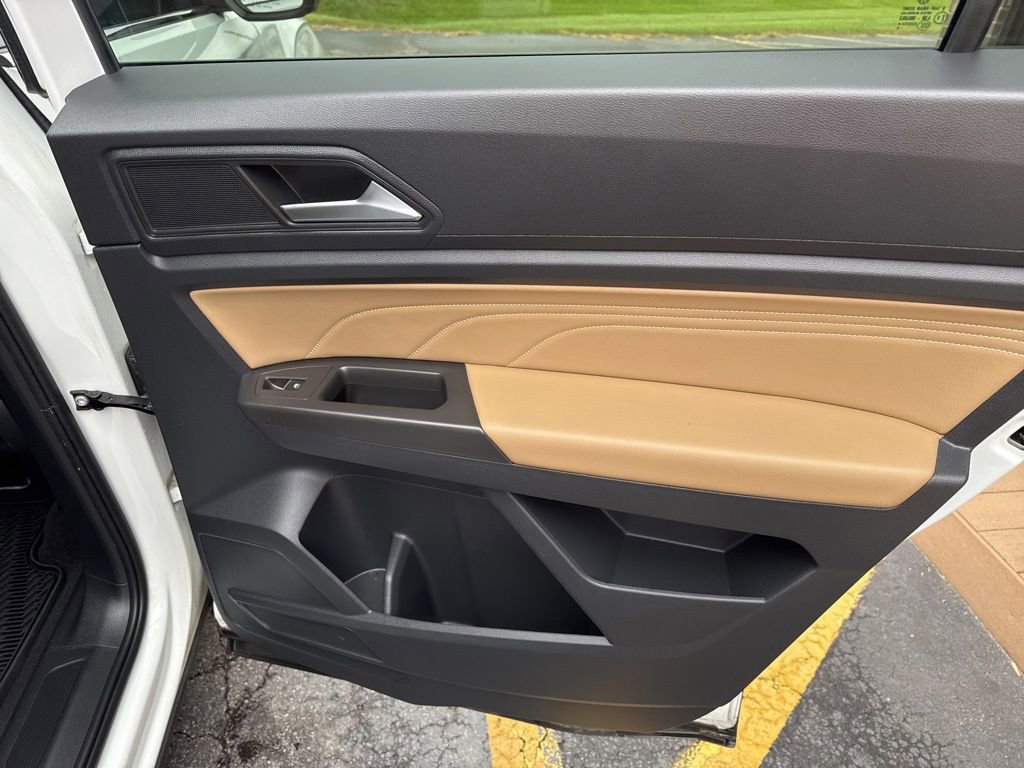 Used 2022 Volkswagen Atlas Cross Sport SE image 17