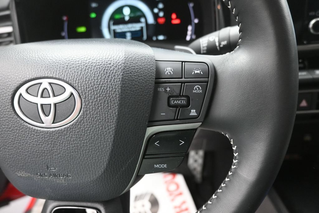 Used 2025 Toyota Camry SE w/ Convenience Package FWD image 7