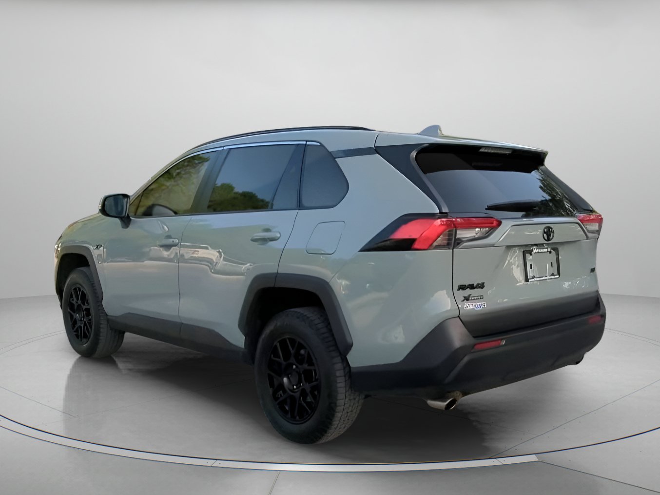 Used 2022 Toyota RAV4 XLE w/ Convenience Package FWD image 20