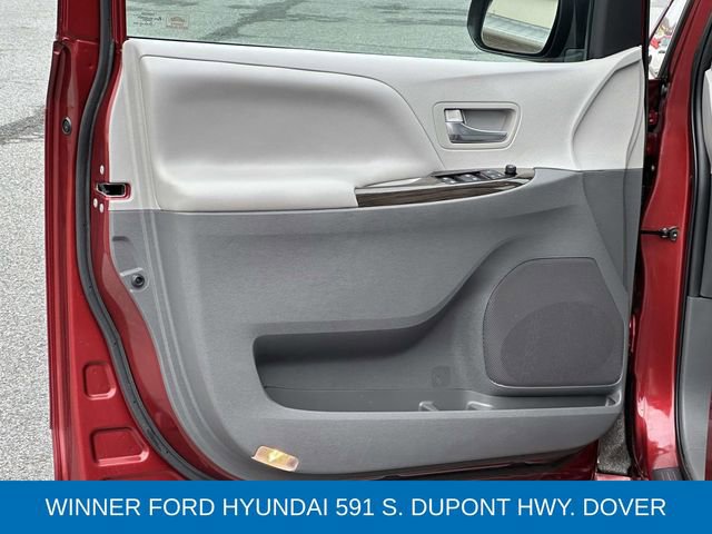 Used 2020 Toyota Sienna XLE image 17