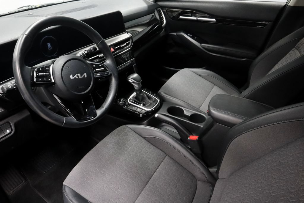 Used 2025 Kia Seltos X-Line AWD/4WD image 24