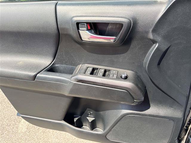 Used 2017 Toyota Tacoma TRD Sport w/ Tow Package AWD/4WD image 14