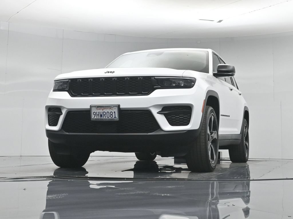 Used 2023 Jeep Grand Cherokee Altitude AWD/4WD image 49