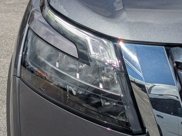 Used 2025 Nissan Pathfinder SL FWD image 10