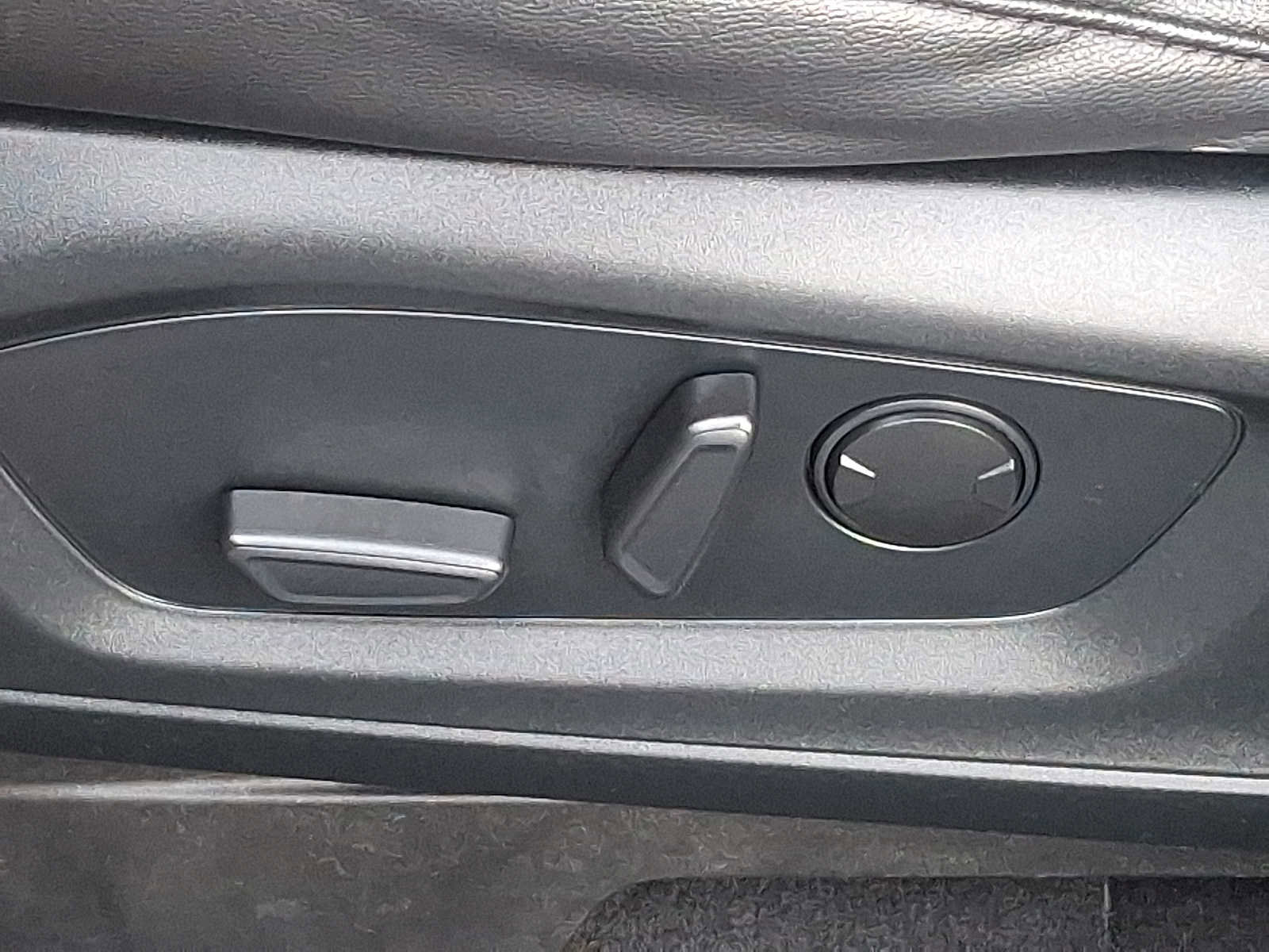 Certified 2022 Ford Explorer ST w/ ST Street Pack image 26