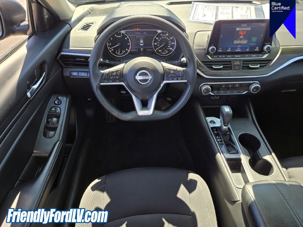 Used 2025 Nissan Altima 2.5 SV FWD image 14