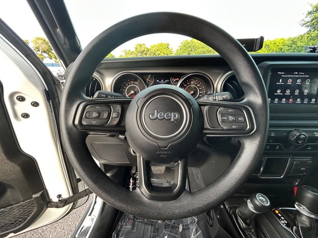 Used 2022 Jeep Wrangler Sport AWD/4WD image 15