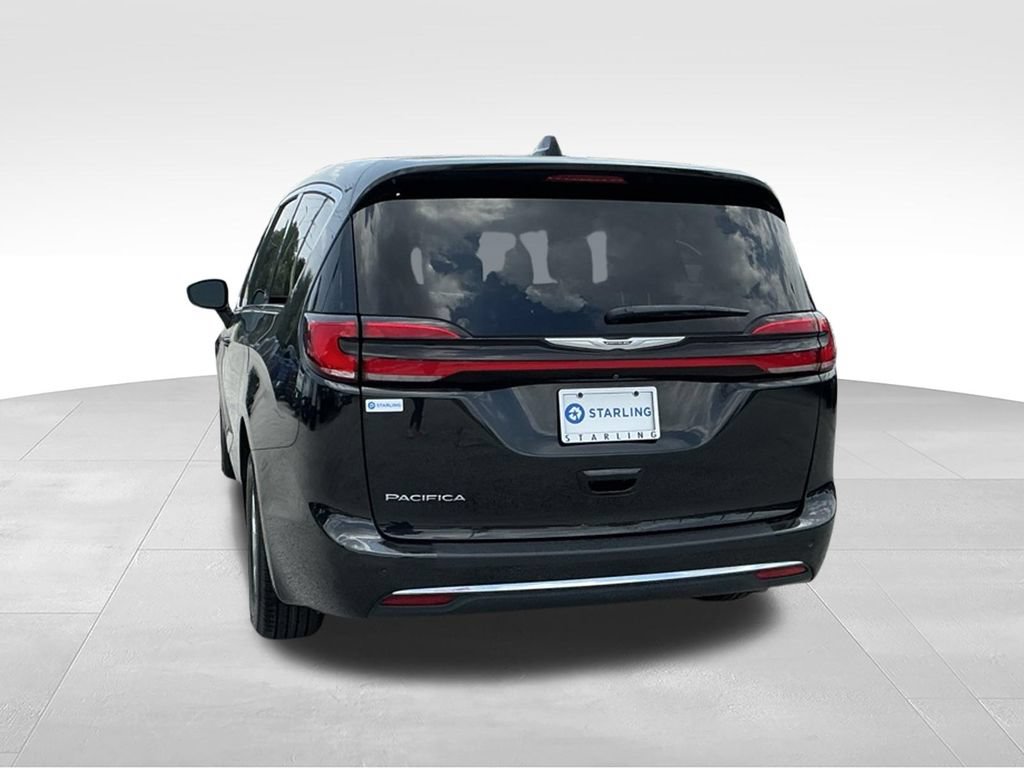 Used 2023 Chrysler Pacifica Touring-L FWD image 9