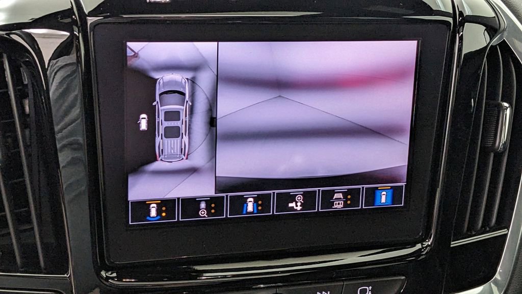 Used 2023 Chevrolet Traverse RS image 28