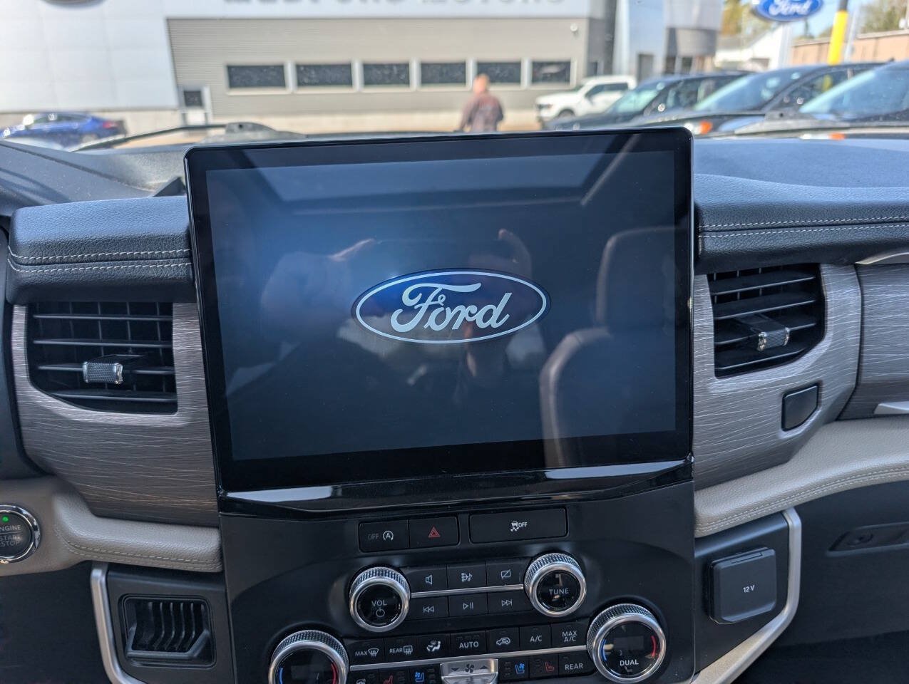Certified 2024 Ford Expedition Limited AWD/4WD image 19