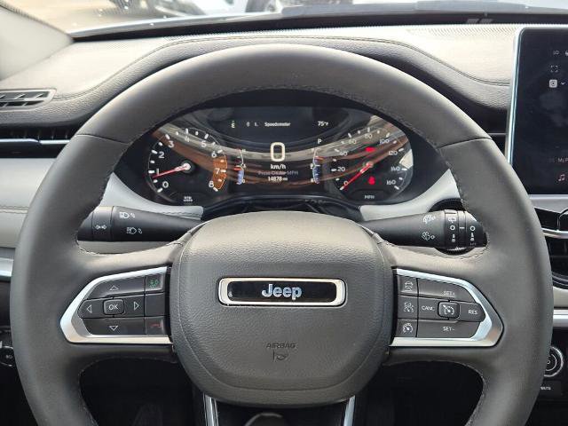 Used 2025 Jeep Compass Limited image 30