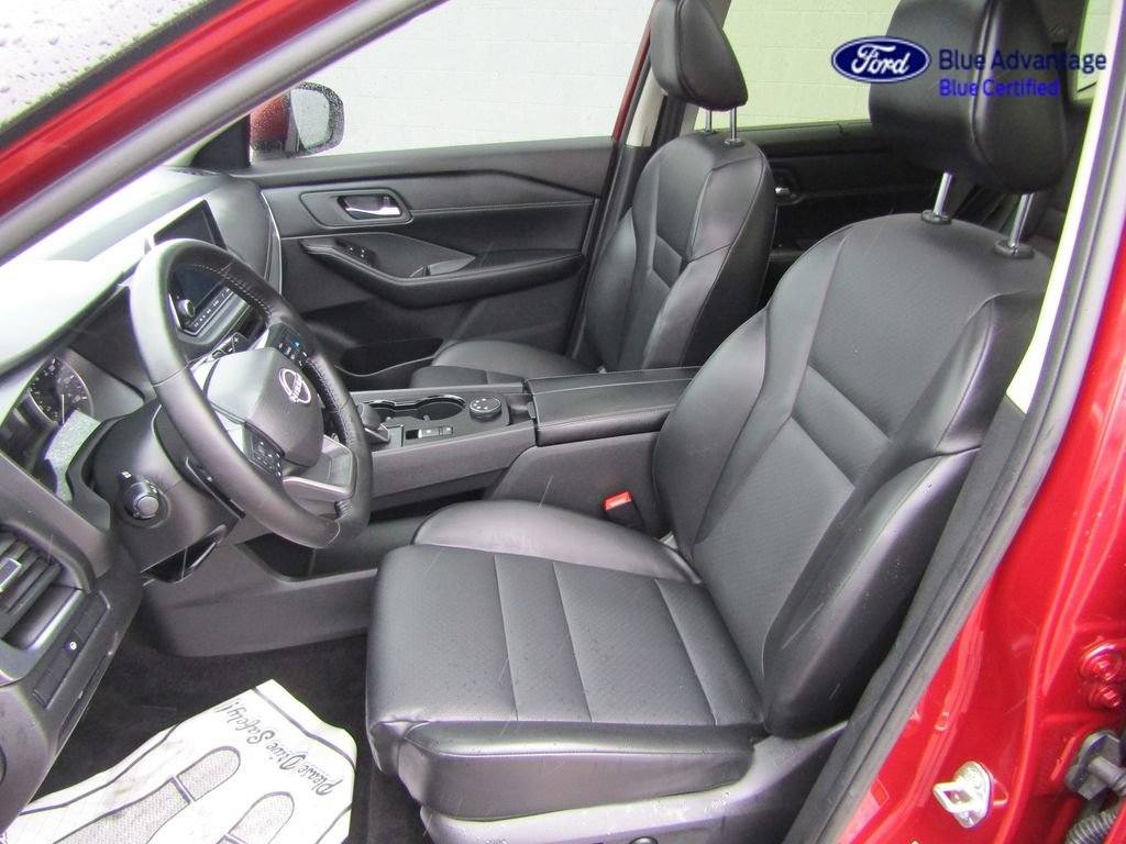 Used 2025 Nissan Rogue SV w/ SV Premium Package AWD/4WD image 3