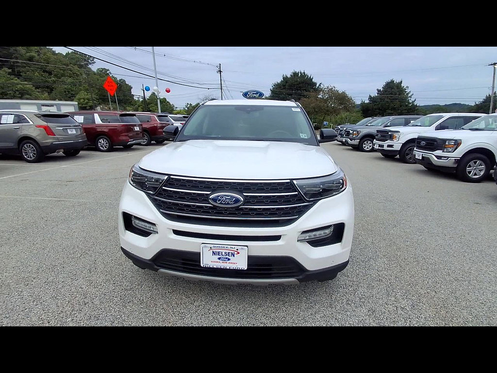 Certified 2024 Ford Explorer XLT w/ Equipment Group 202A AWD/4WD image 3