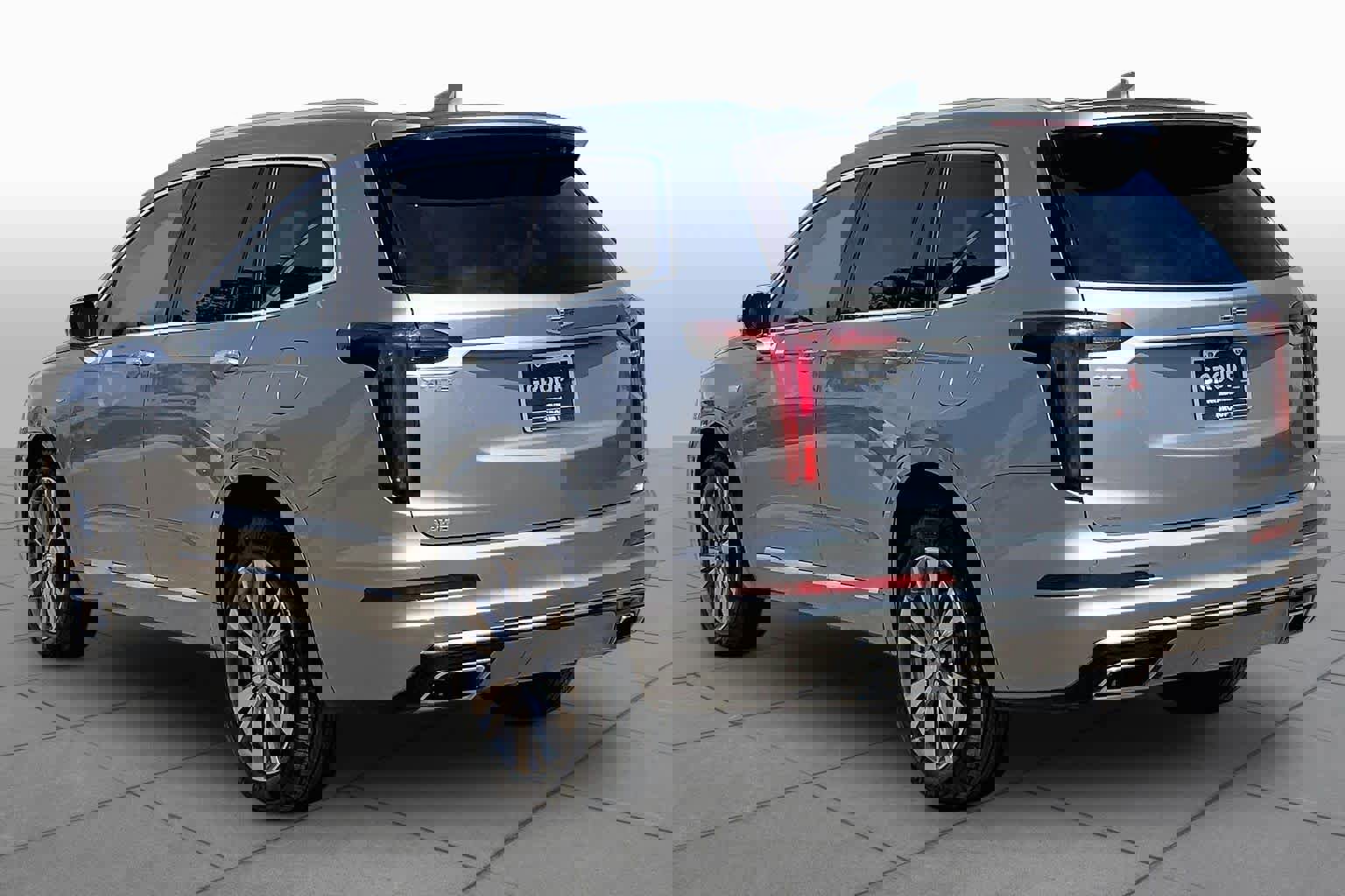 Used 2025 Cadillac XT6 Premium Luxury AWD/4WD image 4