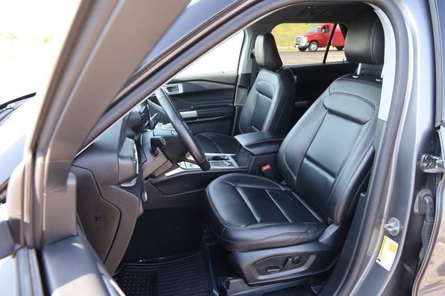Certified 2024 Ford Explorer XLT w/ Equipment Group 202A AWD/4WD image 9