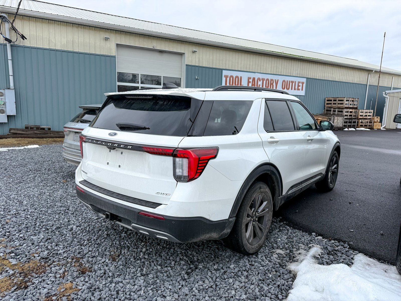 Certified 2025 Ford Explorer Active w/ Active Comfort Package image 4