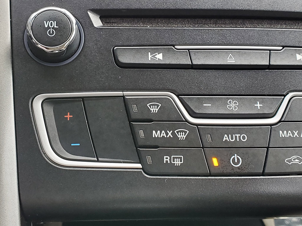 Certified 2017 Ford Fusion SE w/ Fusion SE Technology Package FWD image 24