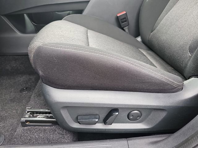 Used 2025 Nissan Rogue SV AWD/4WD image 19
