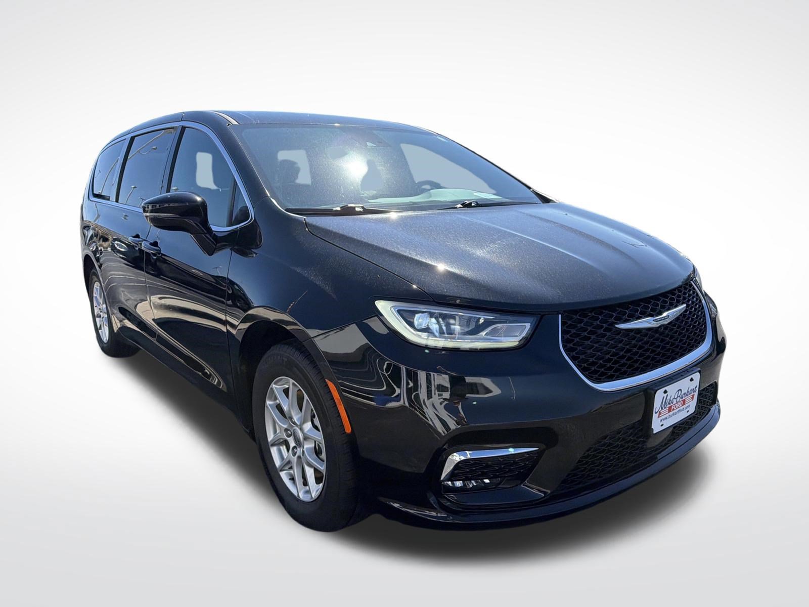 Used 2025 Chrysler Pacifica Select FWD image 4