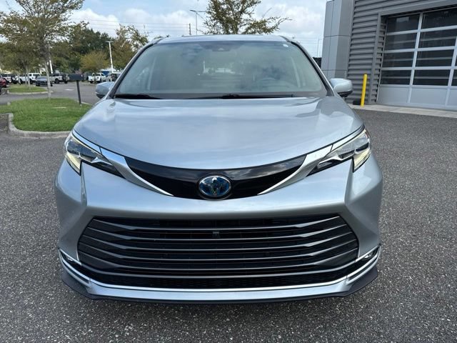 Used 2025 Toyota Sienna Platinum FWD image 16