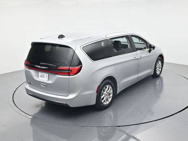 Used 2024 Chrysler Pacifica Touring-L FWD image 45