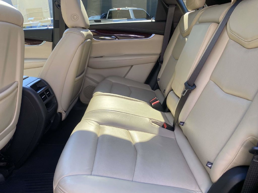 Used 2018 Cadillac XT5 Luxury w/ Driver Awareness Package FWD image 11