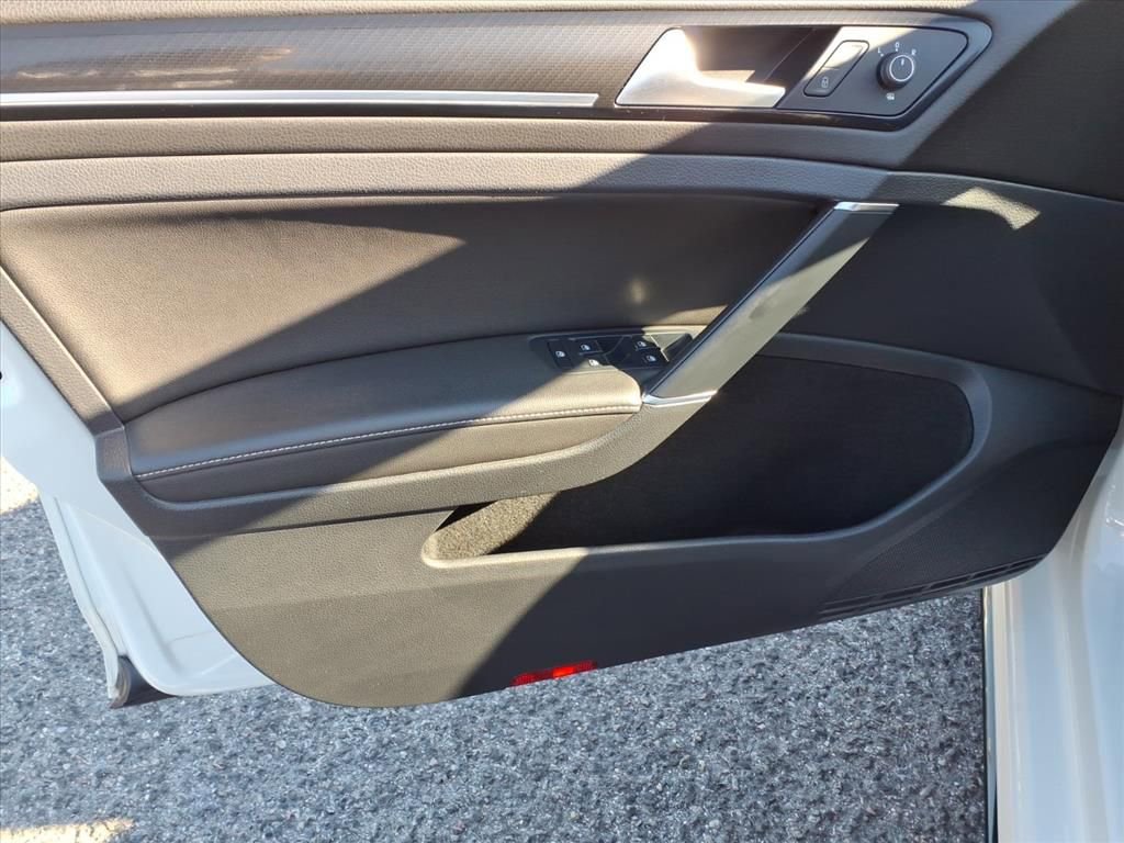 Used 2018 Volkswagen Golf R 4-Door image 17