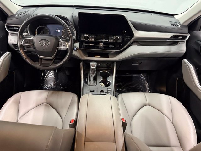 Used 2023 Toyota Highlander XLE FWD image 35