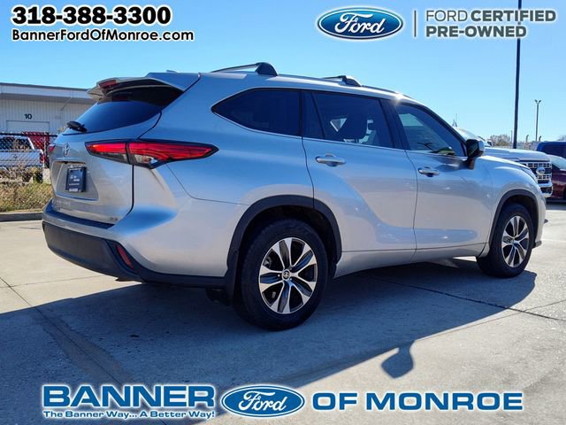 Used 2022 Toyota Highlander XLE image 3