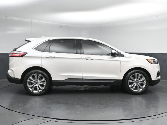Certified 2019 Ford Edge Titanium w/ Equipment Group 301A AWD/4WD image 8