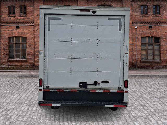 Used 2021 GMC Savana 3500 w/ Power Convenience Package RWD image 5