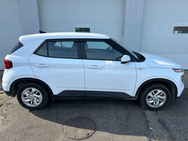 Used 2022 Hyundai Venue SE w/ Cargo Package FWD image 6