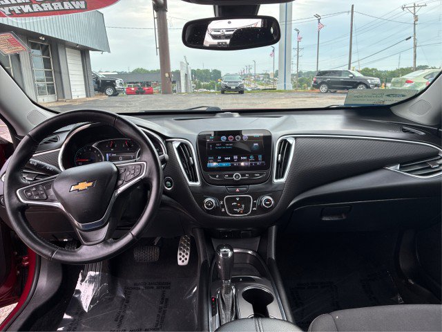 Used 2017 Chevrolet Malibu LT FWD image 21