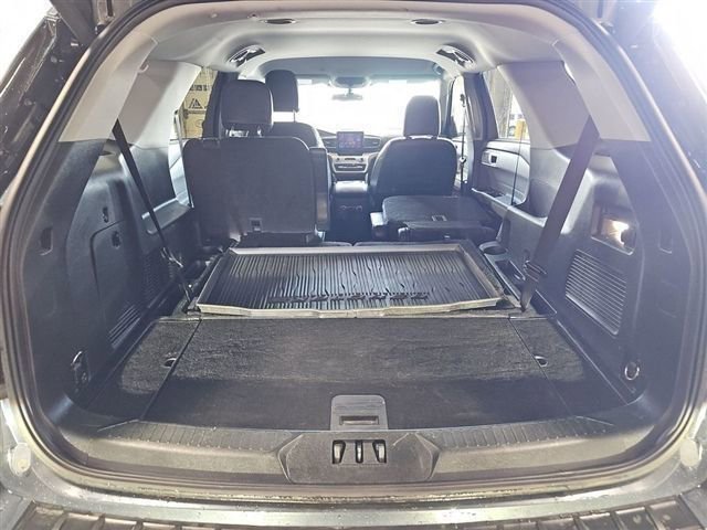 Certified 2022 Ford Explorer XLT w/ Equipment Group 202A AWD/4WD image 6