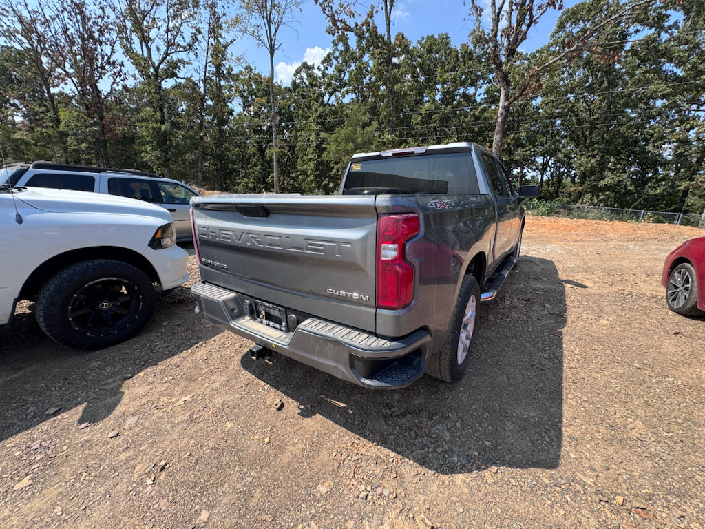 Used 2022 Chevrolet Silverado 1500 Custom w/ Safety Confidence Package AWD/4WD image 6
