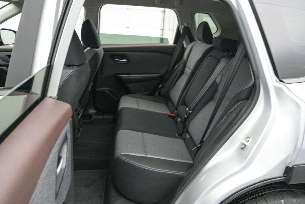 Used 2023 Nissan Rogue SV AWD/4WD image 18