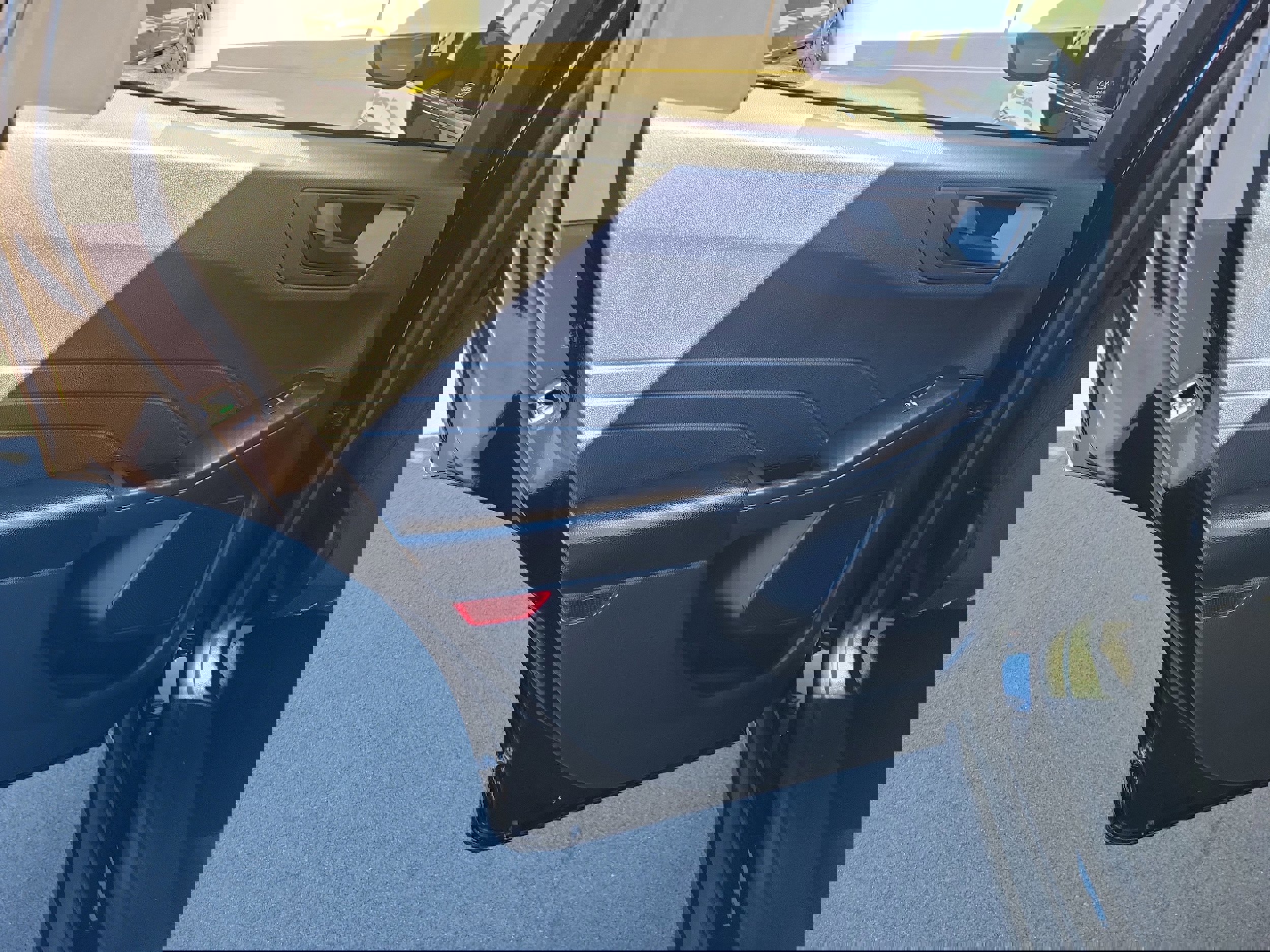 Certified 2022 Ford Escape SE w/ SE Sport Appearance Package image 11