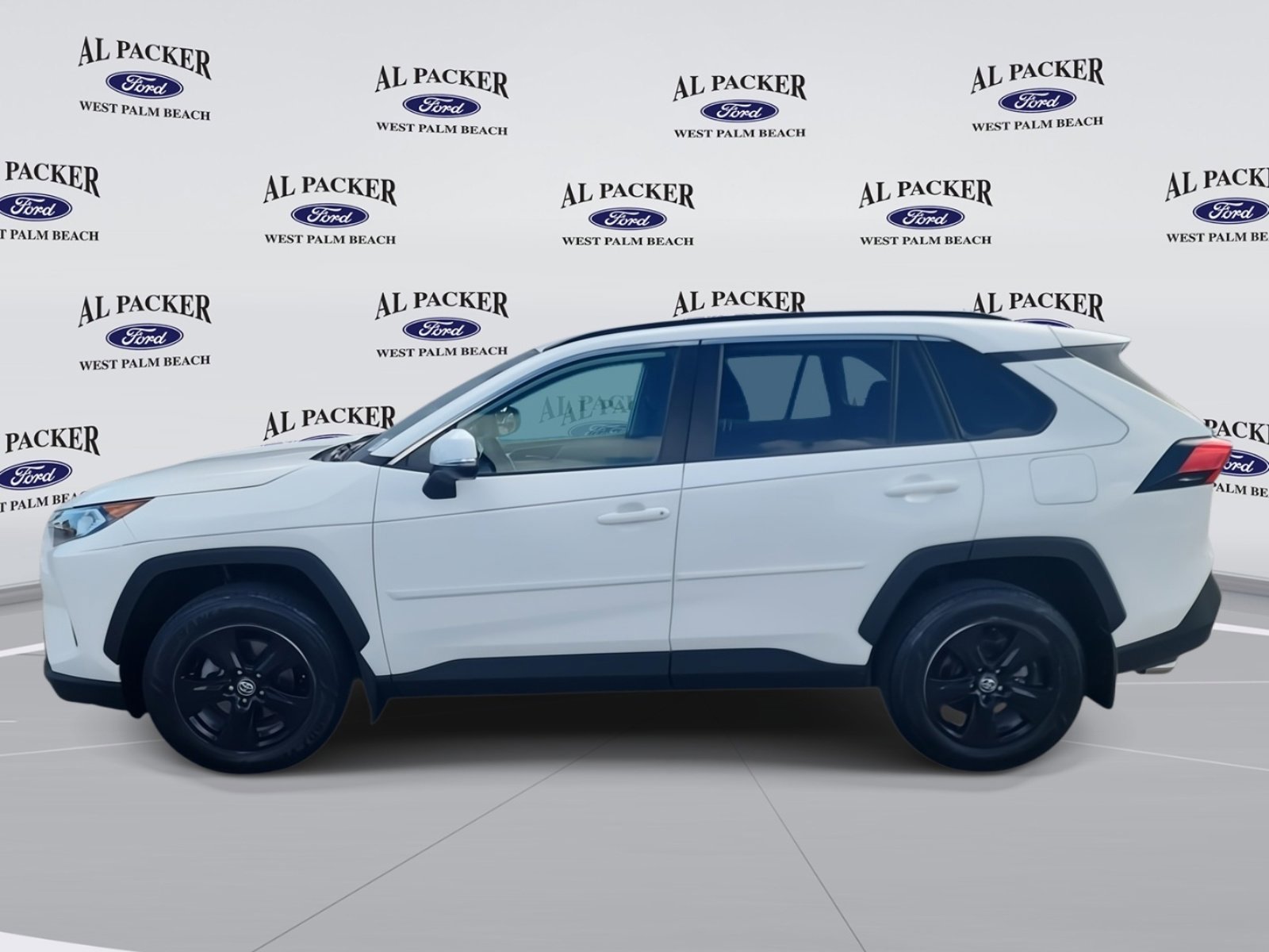 Used 2021 Toyota RAV4 XLE image 3