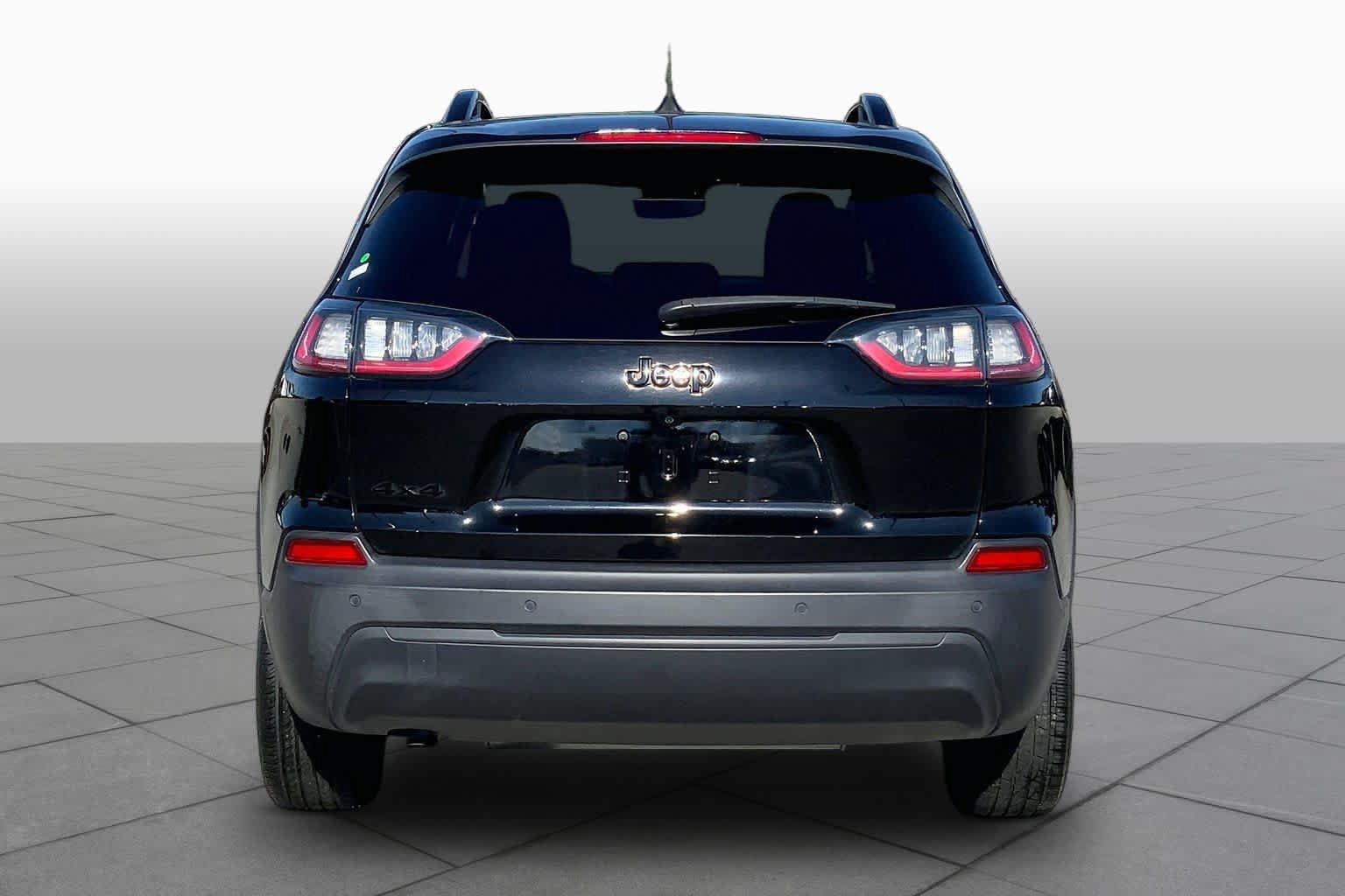 Used 2023 Jeep Cherokee Altitude Lux AWD/4WD image 5