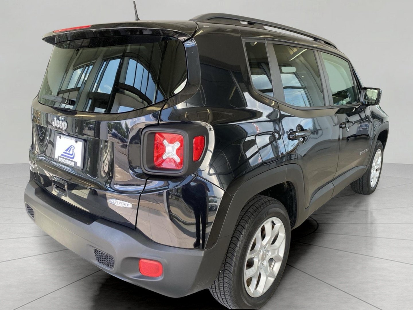 Used 2018 Jeep Renegade Latitude w/ Cold Weather Group AWD/4WD image 6