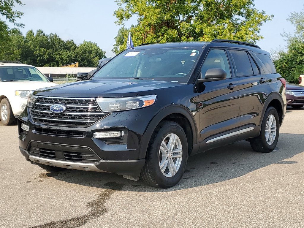 Certified 2023 Ford Explorer XLT w/ Equipment Group 202A AWD/4WD image 2