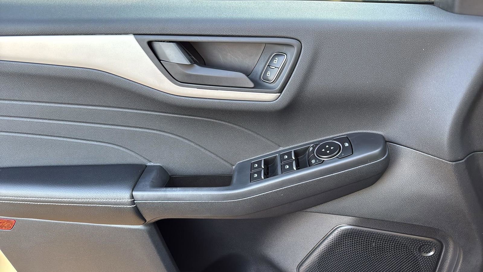 Certified 2022 Ford Escape SE w/ SE Sport Appearance Package image 12