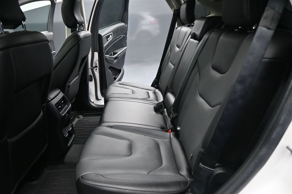 Certified 2018 Ford Edge Titanium w/ Equipment Group 302A AWD/4WD image 20