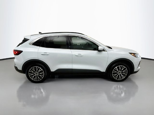 Certified 2025 Ford Escape SE w/ PHEV Premium Package FWD image 8