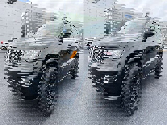 Used 2018 Jeep Grand Cherokee Laredo image 1